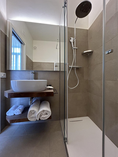 Bathroom 2, Astom Suites, Rome