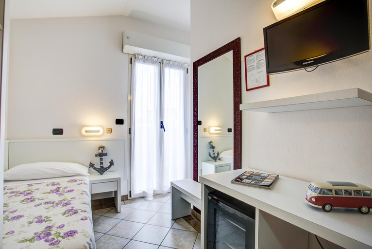 Bedroom 3, Ancora Hotel Residence, Rimini