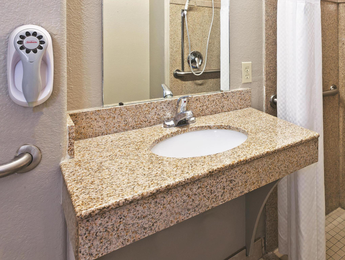 Bathroom 4, Palacio Royale Inn Signature, Houston