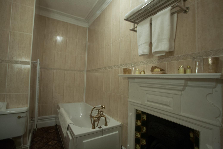 Bathroom 4, Meifod country house hotel, Gwynedd