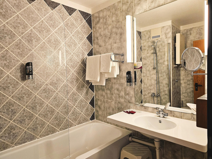 Bathroom 4, Arvena Park Das Hotel am Franken-Center, Nürnberg