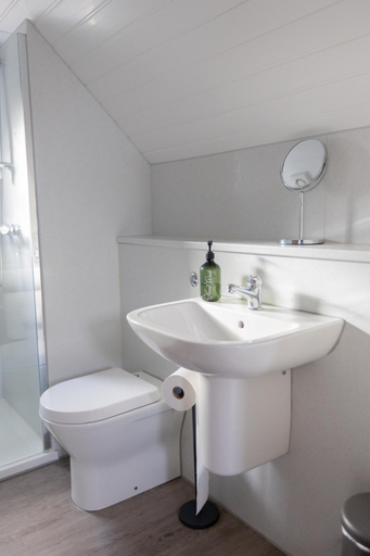 Bathroom, The Cedars Ashby, Leicestershire