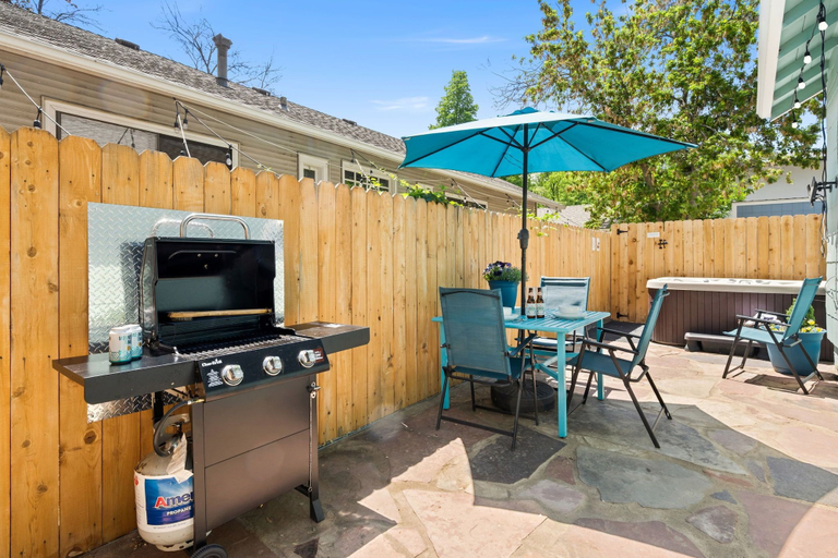 Food & Drinks, Downtown Abode W/ Hot Tub – Walk to Csu & Old Town, Larimer