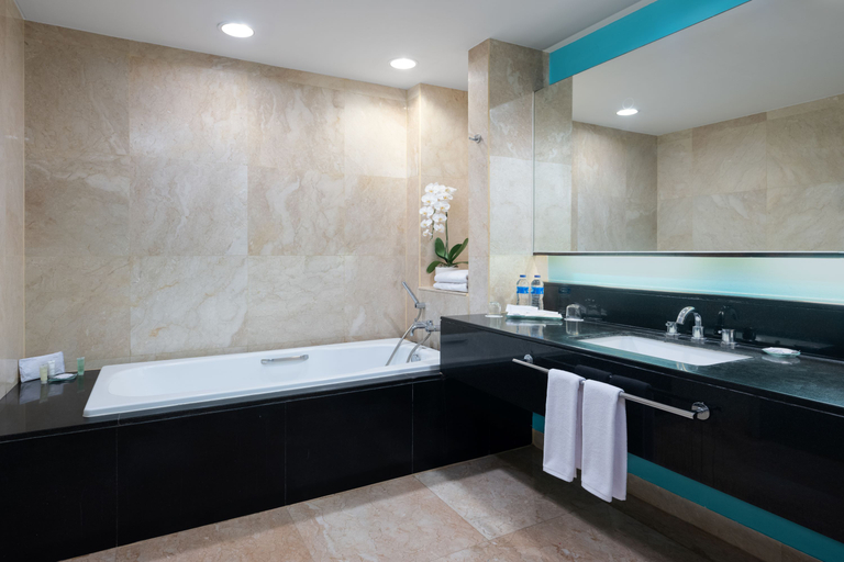 Bathroom 4, Hotel Santika Bogor, Bogor