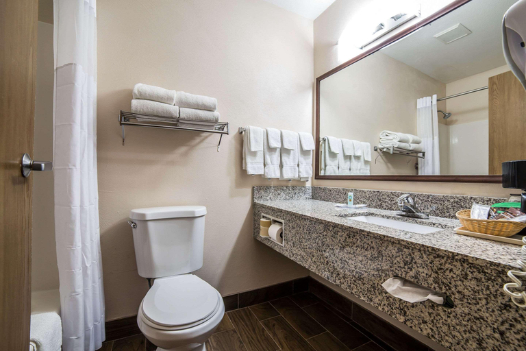 Bathroom 4, Quality inn ZIon Hurricane, Washington