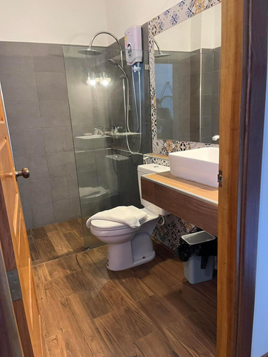 Bathroom 3, VangVieng Crystal Boutique Hotel, Vangvieng