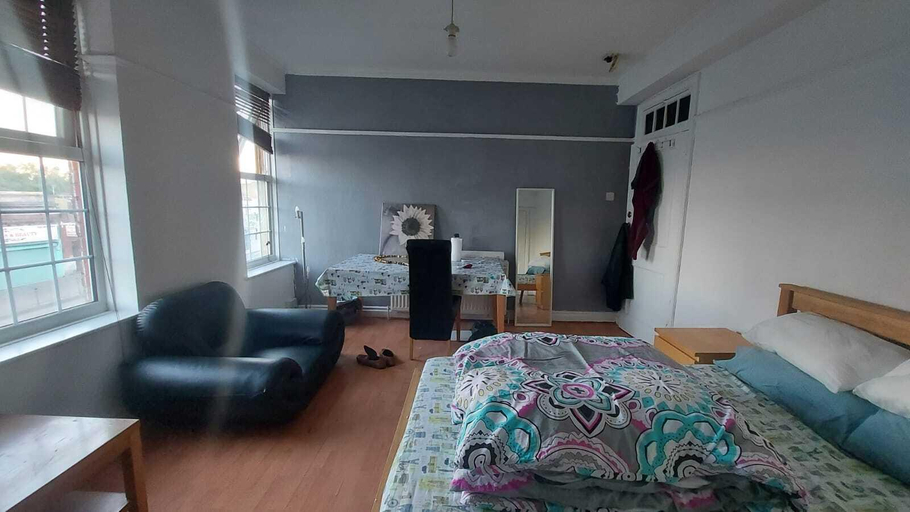 Others 3, London Edgware Station Apartment, London