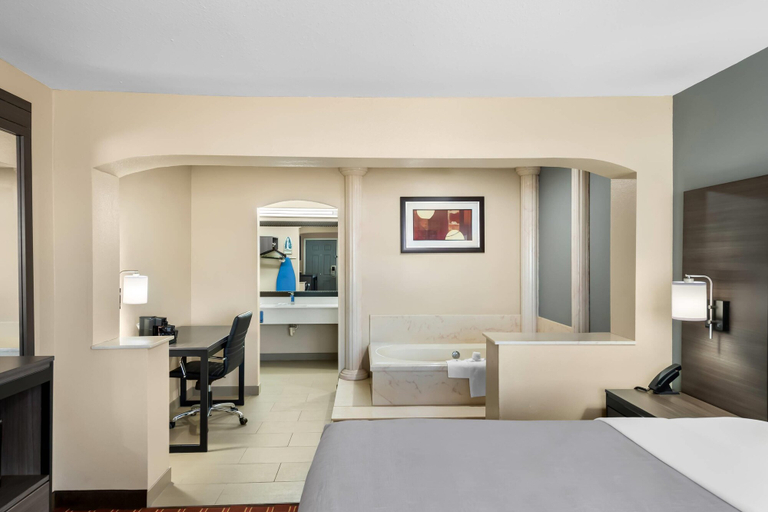 Bedroom 4, Quality Inn Marshall, Harrison