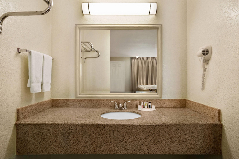 Bathroom 4, Super 8 by Wyndham Corsicana, Navarro