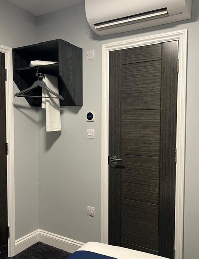 Bathroom 4, Blue Sapphire Hotel, London