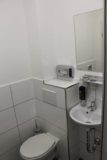 Bathroom 3, Pionier Hotel Hamburg Wandsbek 24H Self Check-in, Hamburg