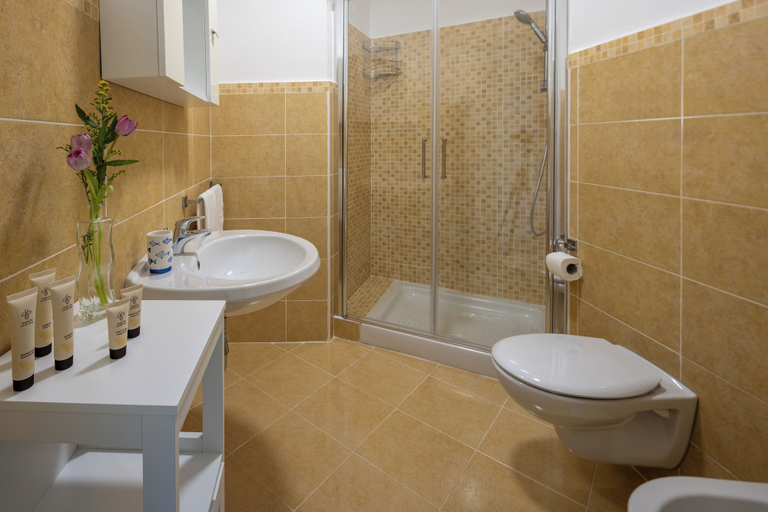 Bathroom 5, Scario Club, Salerno