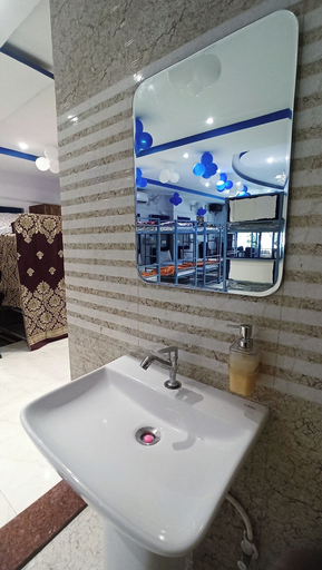 Bathroom 3, Laxmi Dormitory | 2 mins walk from Prem Mandir, Mathura
