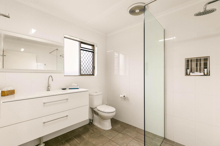Bathroom 4, Comfort Inn on Main Hervey Bay, Hervey Bay - Pt A