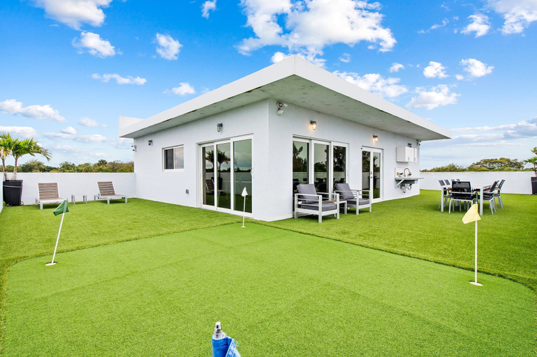 Others 4, Apt W/patio, Balcony & Mini-golf, Broward