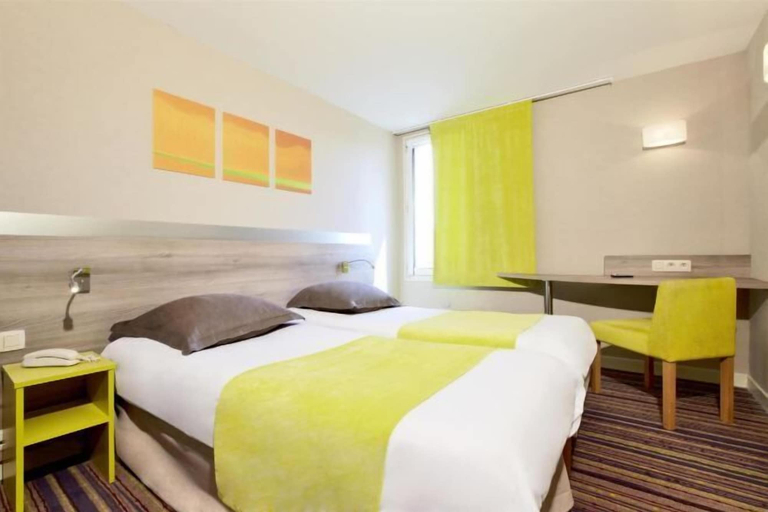 Bedroom 3, Kyriad Lyon Est - Saint Bonnet de Mure, Rhône