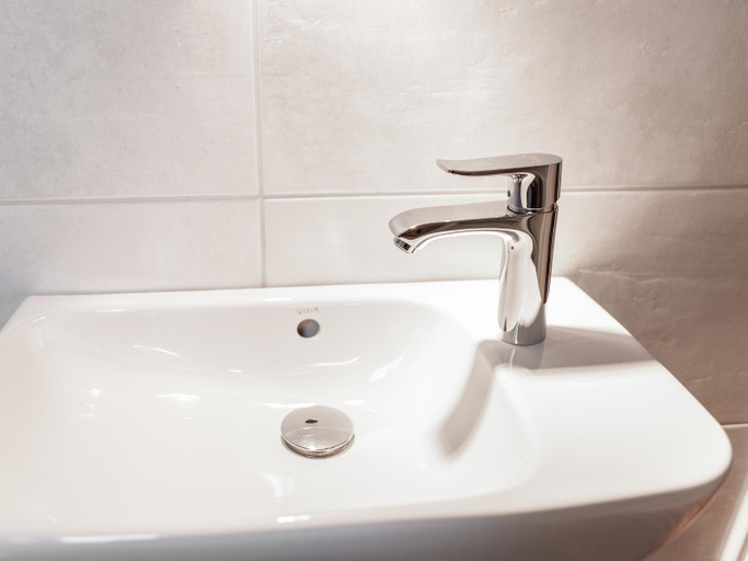 Bathroom 3, Hotel Zum Burggraf, Bad Dürkheim