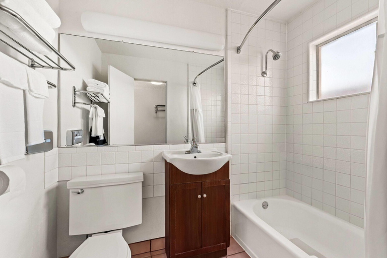 Bathroom 4, Travelodge by Wyndham Page, Coconino