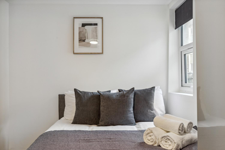Bedroom 2, Sutherland Apartments, London