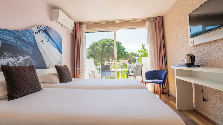 Bedroom 4, Hôtel Europe, Hérault