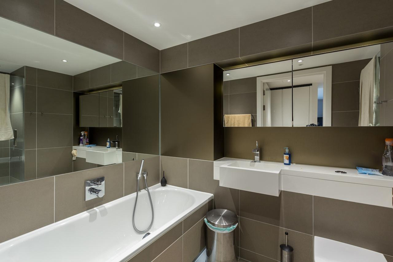 Bathroom 3, Stylish 2 Bed Flats Near US Embassy, London