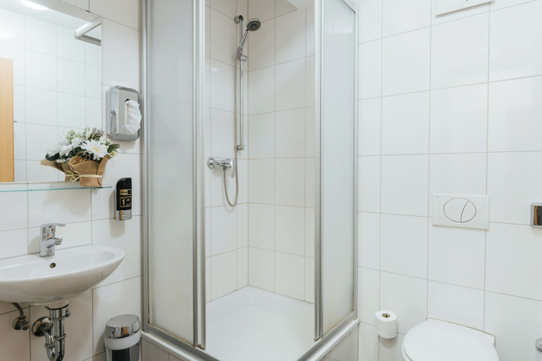 Bathroom 5, Hotel Andra, München