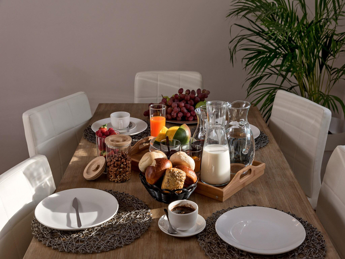 Food & Drinks 5, Villa in Zrnovnica with Heated Saltwater Pool, Split