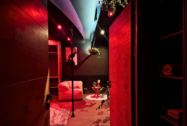 Others 4, AKA LOVE ROOM, Tarn