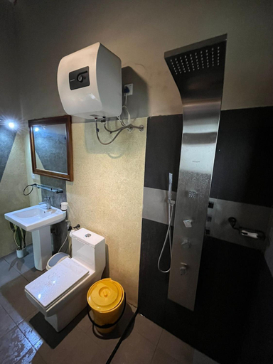 Bathroom, Rustic Mahaweli, Kundasale