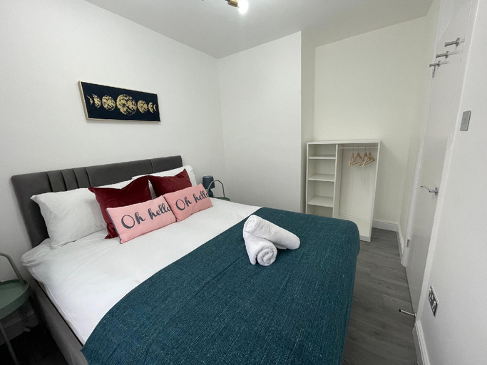 Bedroom, Deluxe Kings Cross Apartment, London
