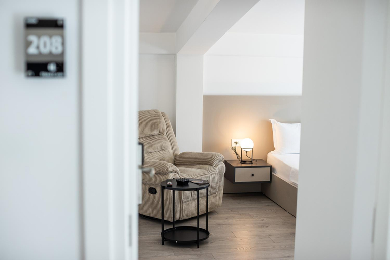 4, Leon Hotel, Tirana
