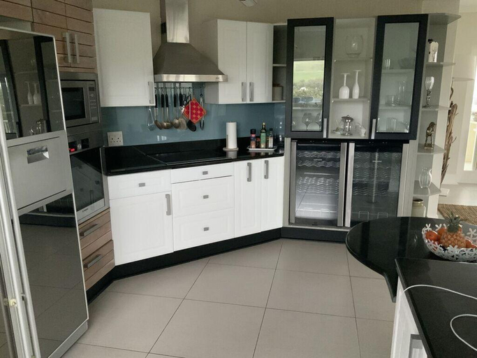 Others 5, Sunshine Modern Retreat, Cacadu