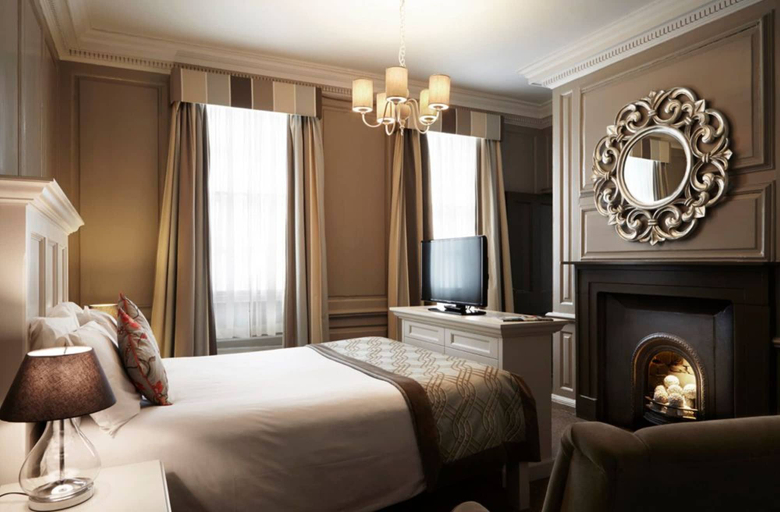 Bedroom 2, Vanbrugh House Hotel, Oxfordshire