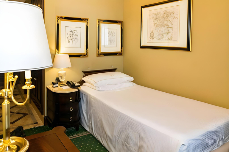 Bedroom 2, River Chateau Hotel, Roma