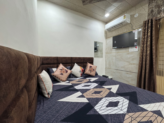 Others 5, The Kwality Residency, Mathura