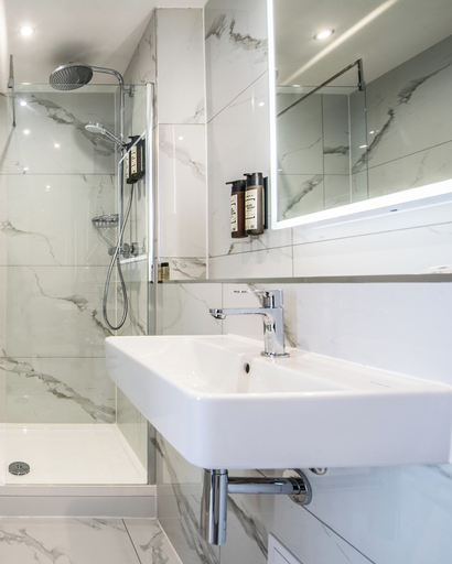 Bathroom 5, The Imperial Hotel, Pembrokeshire