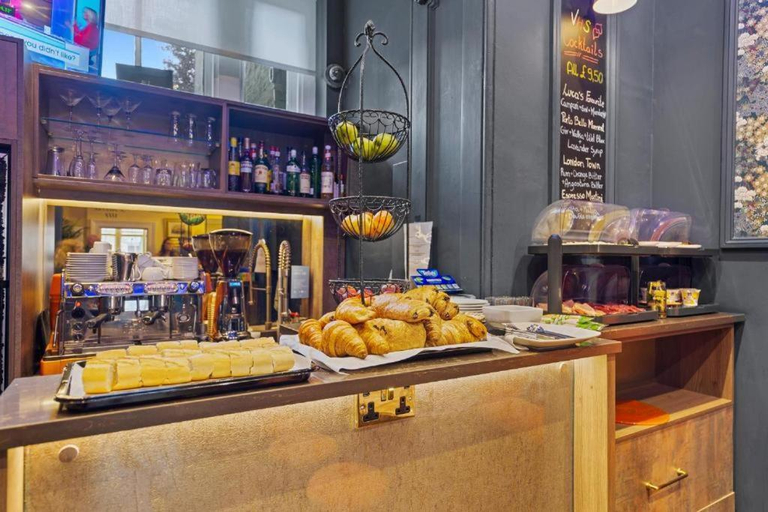 Food & Drinks 4, Vancouver Hotel & Studios, London