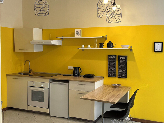Others 4, Station Apartment West, La Spezia