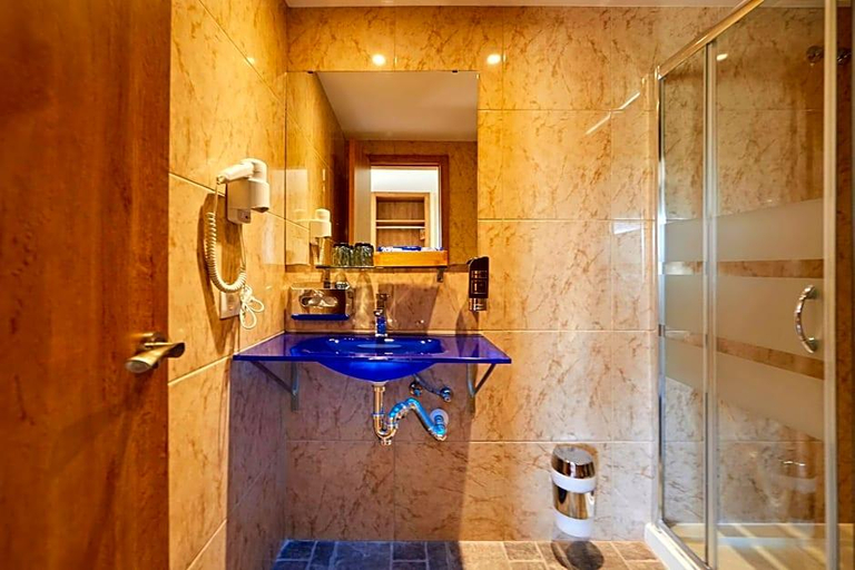 Bathroom 5, Nura Santa Ponsa Pins, Baleares