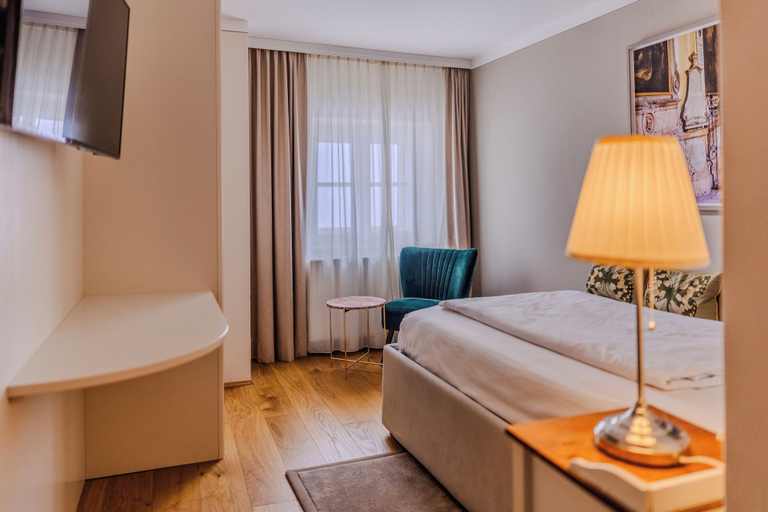 Bedroom 3, Boutiquehotel Amadeus, Salzburg