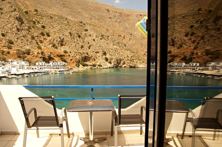 Others 5, Αnna, Crete