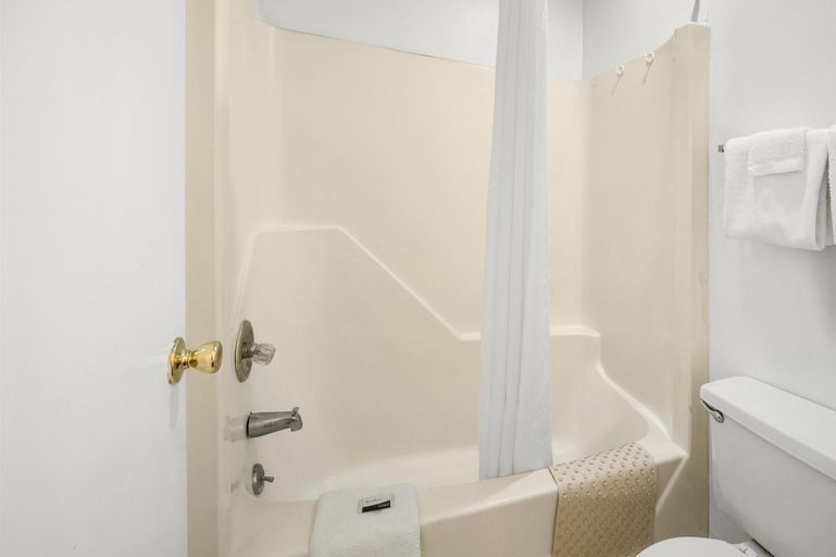 Bathroom 4, Americas Best Value Inn Roxboro, Person