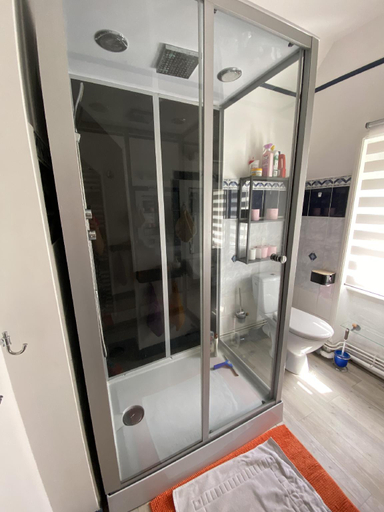 Bathroom 3, L Alouette by Icone Collection, Manche