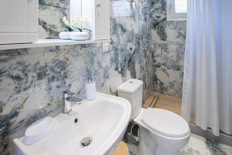 Bathroom 3, SkyFrame Apartments, Thessaly