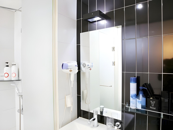 Bathroom 4, Shinchon Y Hotel, Mapo