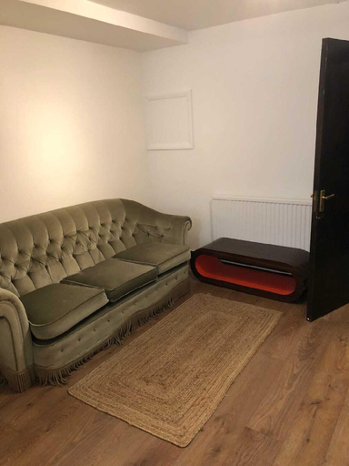 Others 3, London Stockwell Station Apartment, London
