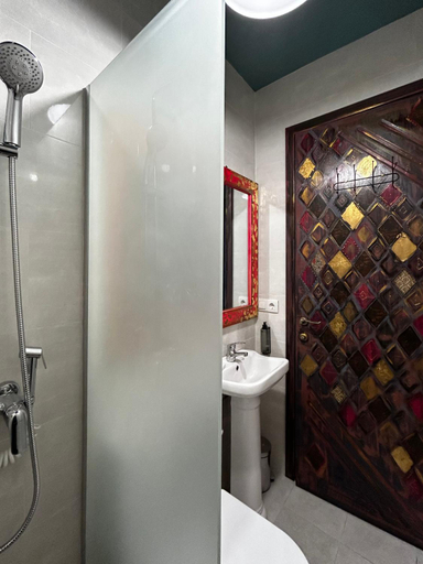 Bathroom 3, Hotel Zerta, Tbilisi