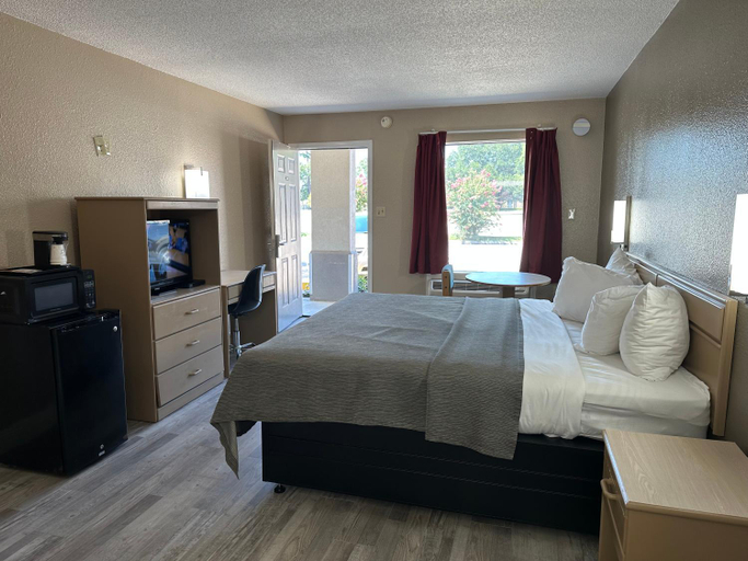 Bedroom 2, Travelers Rest Motel, Washington