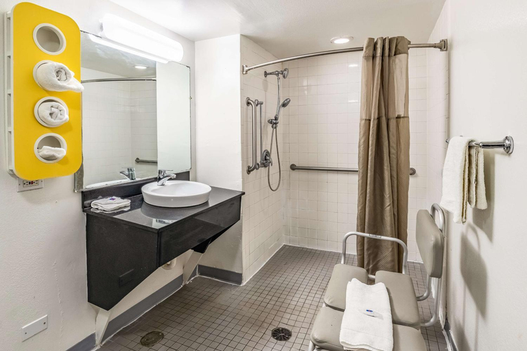 Bathroom 5, Motel 6 Joliet, IL - I-80, Will