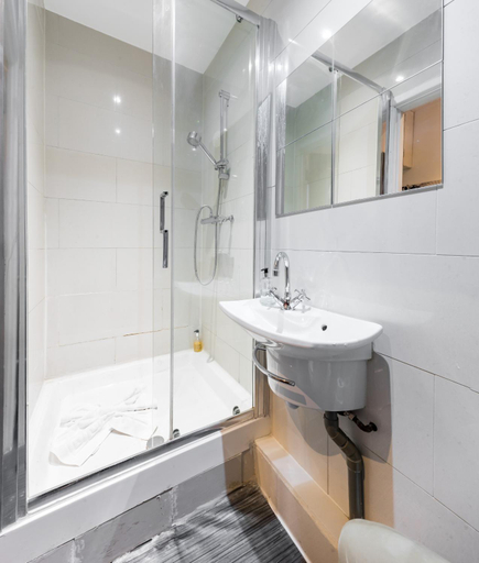 Bathroom 3, Aldgate flats, London
